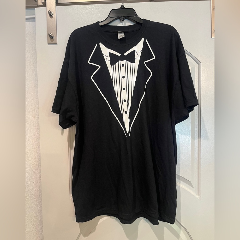 Vintage style Black Tuxedo Graphic Tee. Big and Tall size. Like new!